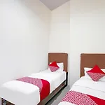 Oyo 3051 Stm Suite Near Amplas Bus Terminal