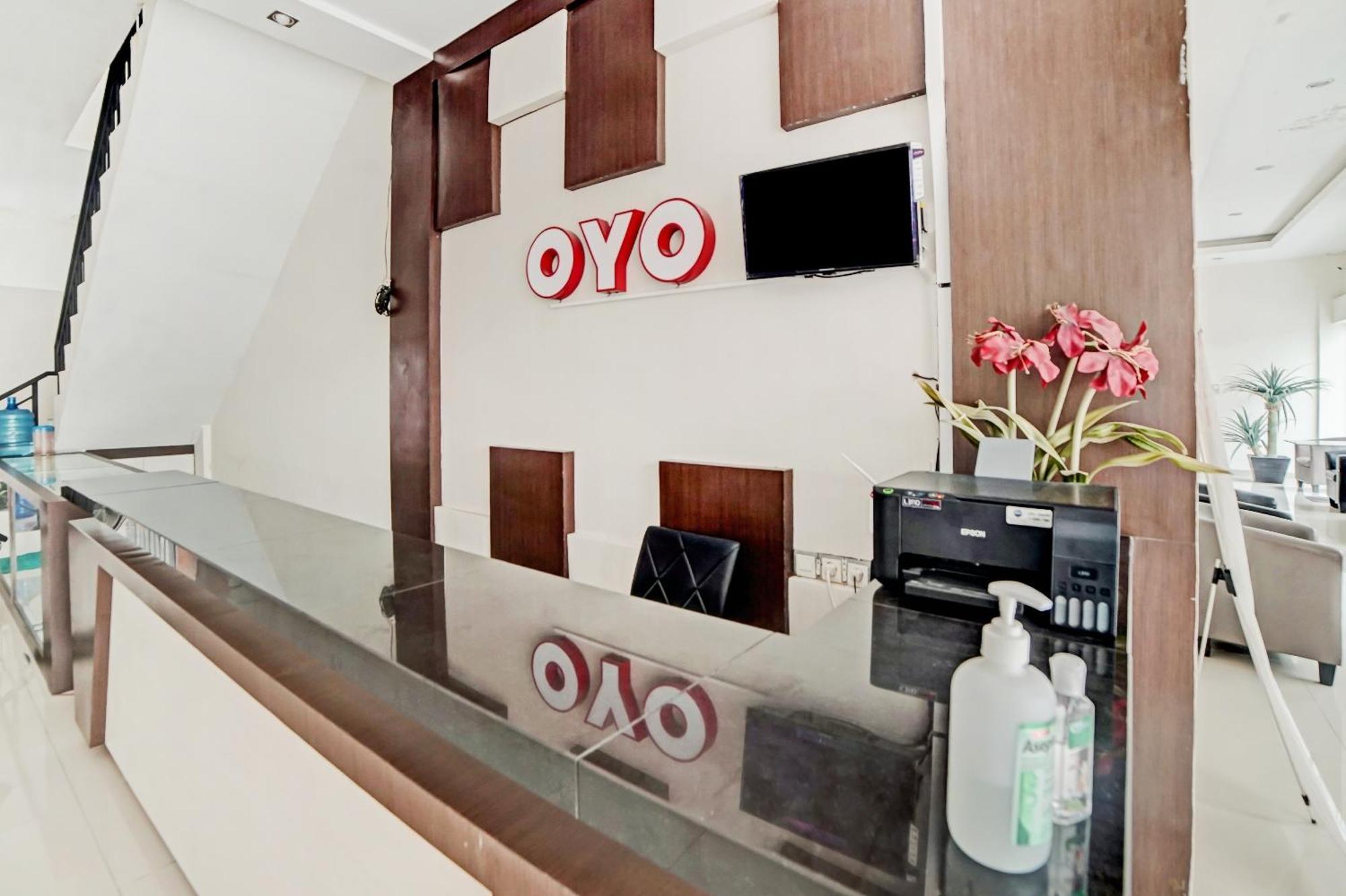 Hotel Oyo 3051 Stm Near Amplas Bus Terminal