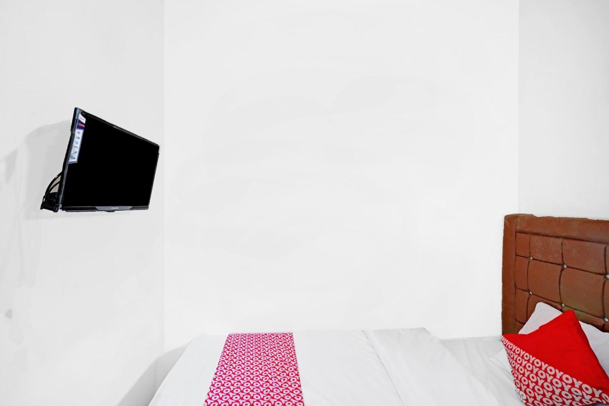 Hotel Oyo 3051 Stm Near Amplas Bus Terminal 2*