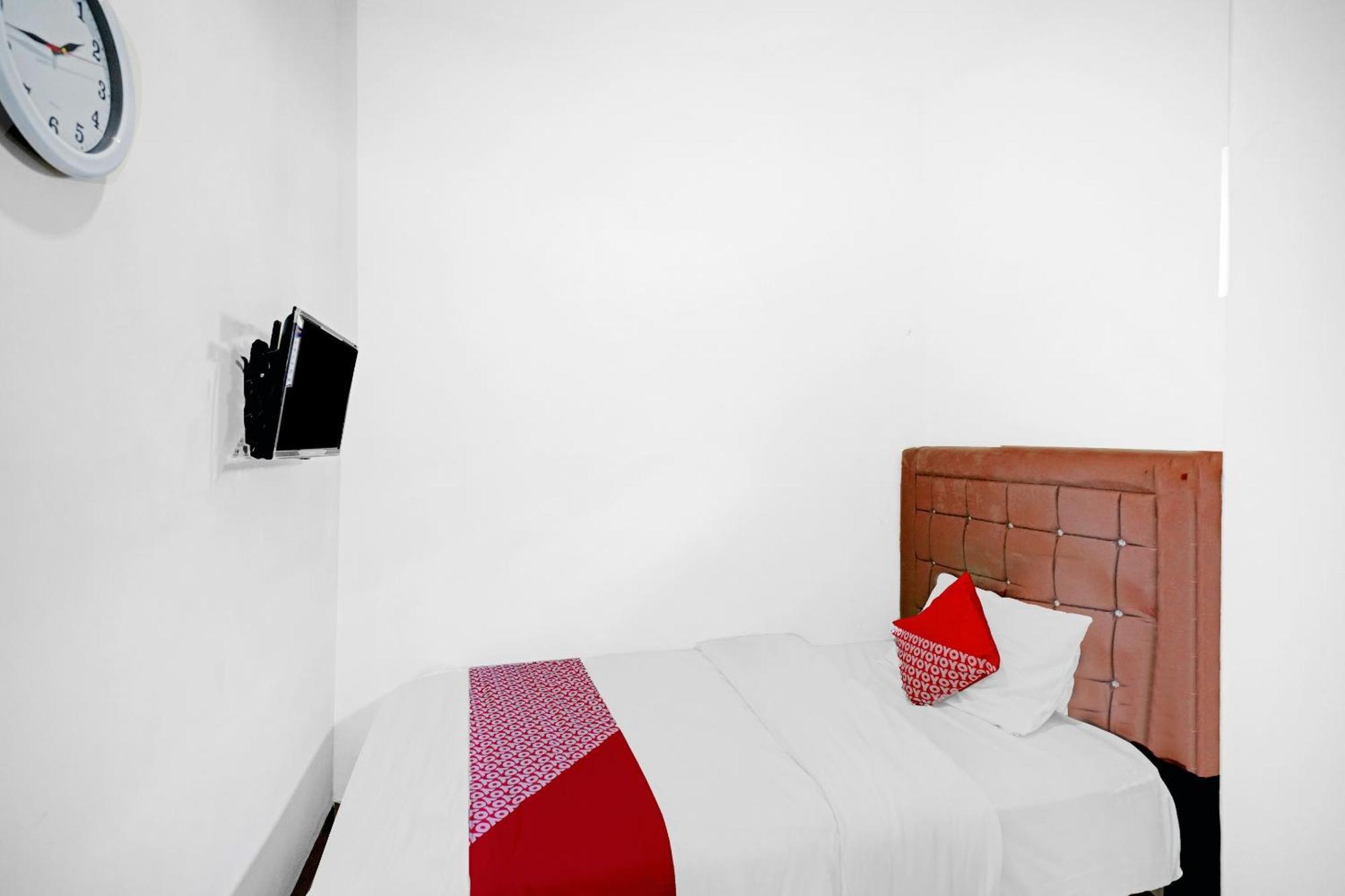 Hotel Oyo 3051 Stm Near Amplas Bus Terminal 2*
