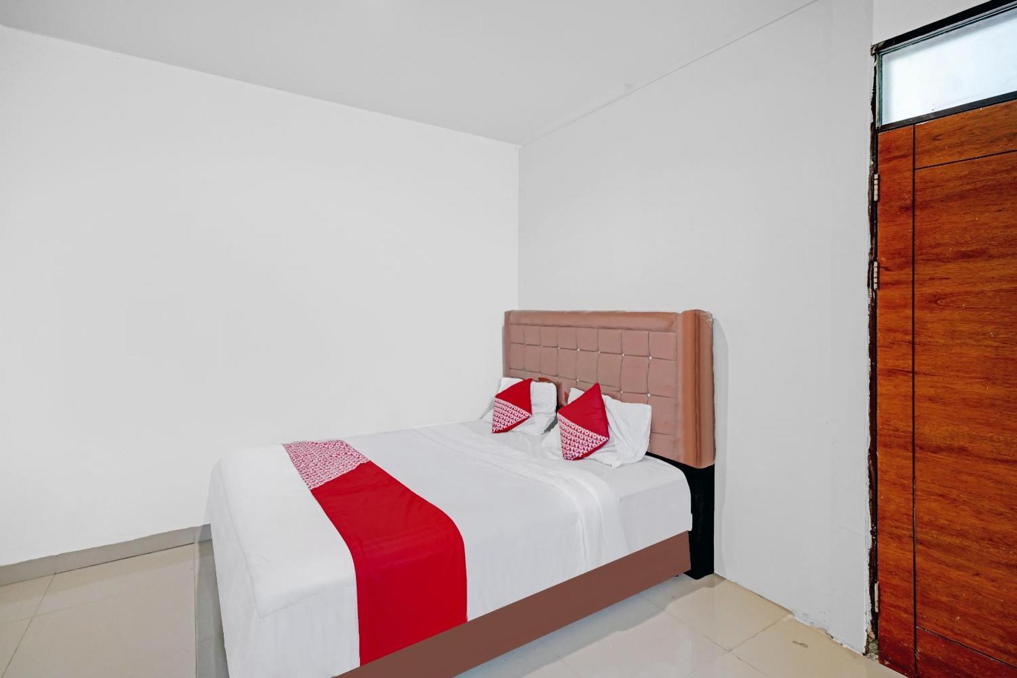 Hotel Oyo 3051 Stm Near Amplas Bus Terminal Medan